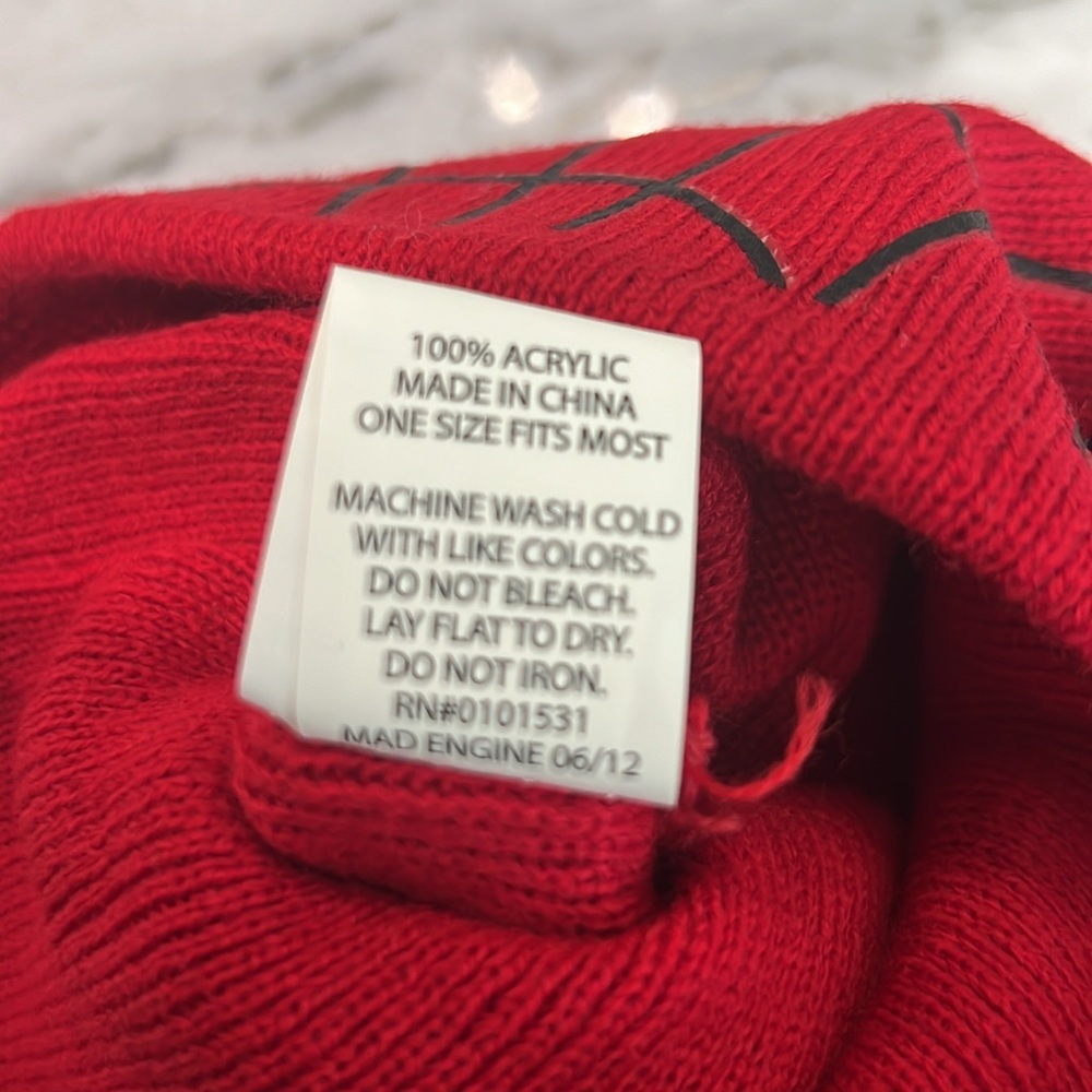 Spider-Man Beanie - Picture 5 of 6